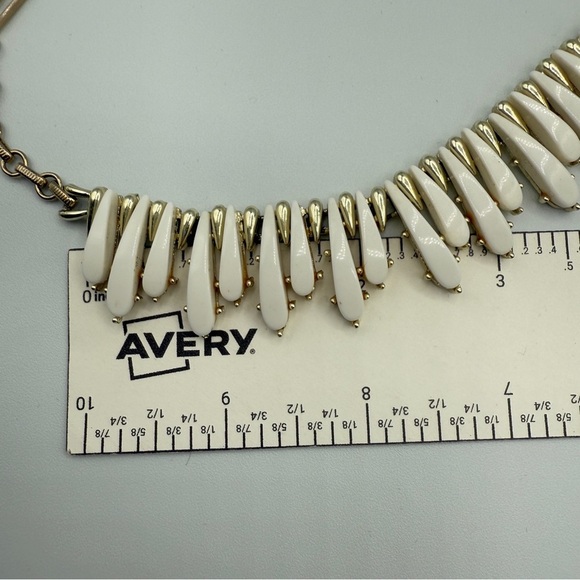 Signed Coro Mid Century White and Gold Collar Necklace with Dramatic Spikes - Picture 11 of 17
